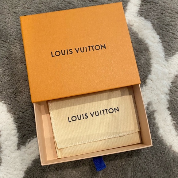 Authentic Louis Vuitton Lockme cardholder. - Picture 5 of 6